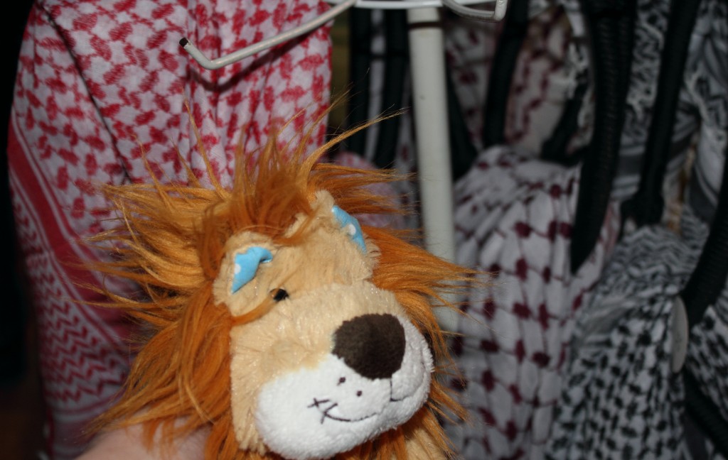 Lewis tries out the traditional Emerati guthra - headscarves