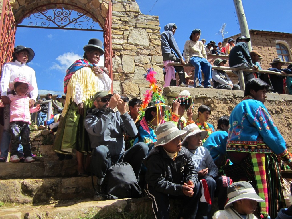 Watching the crowds at the annual festival, l'Isla del Sol