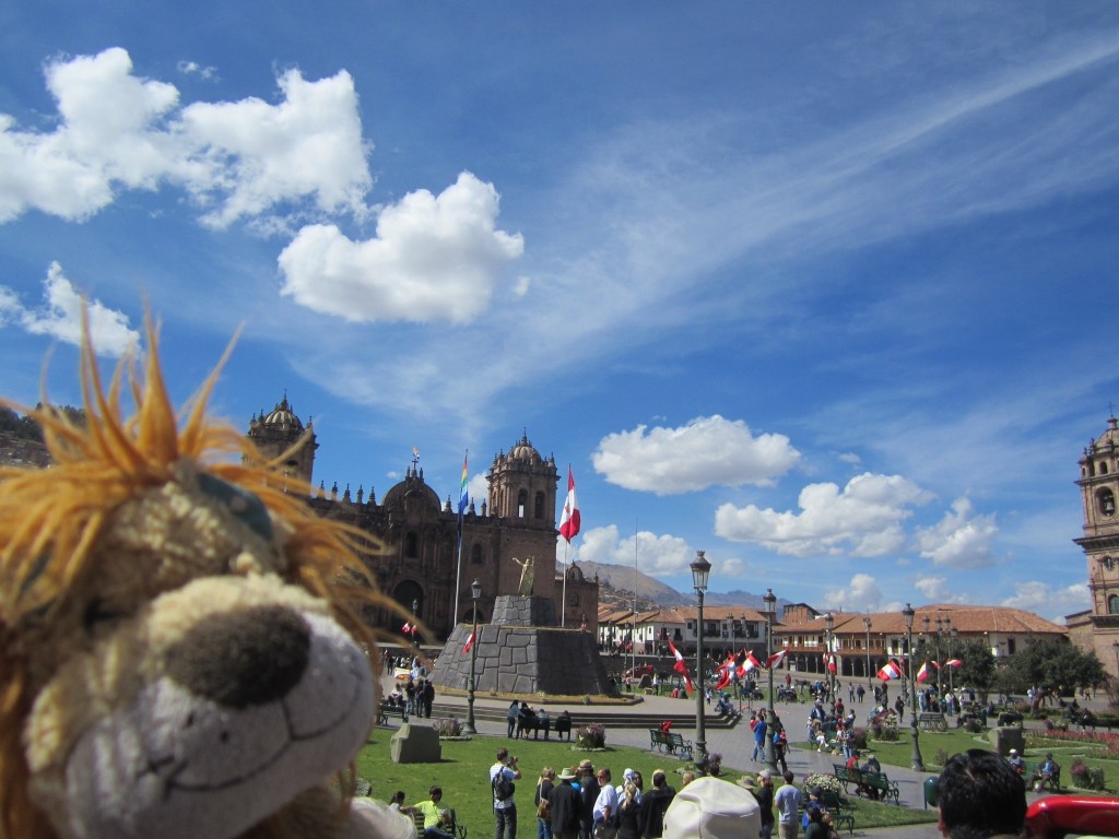 Lewis the Lion starts his tour in the Plaza de Armas