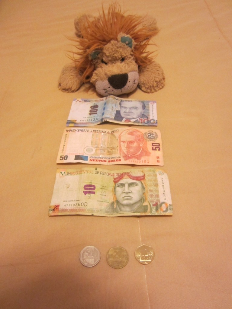 Lewis sees the main notes and coins in the Peruvian currency