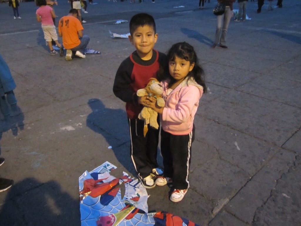 Mexican children are happy to meet Lewis and show him their kite