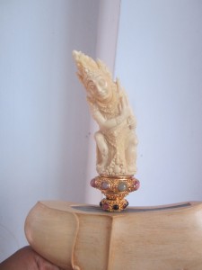 A hilt with a real ivory carving on top of Prince Rendy's sword