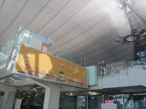 Sinead waves goodbye at Bangkok airport