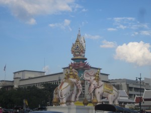 An impressive elephant roundabout near the palace