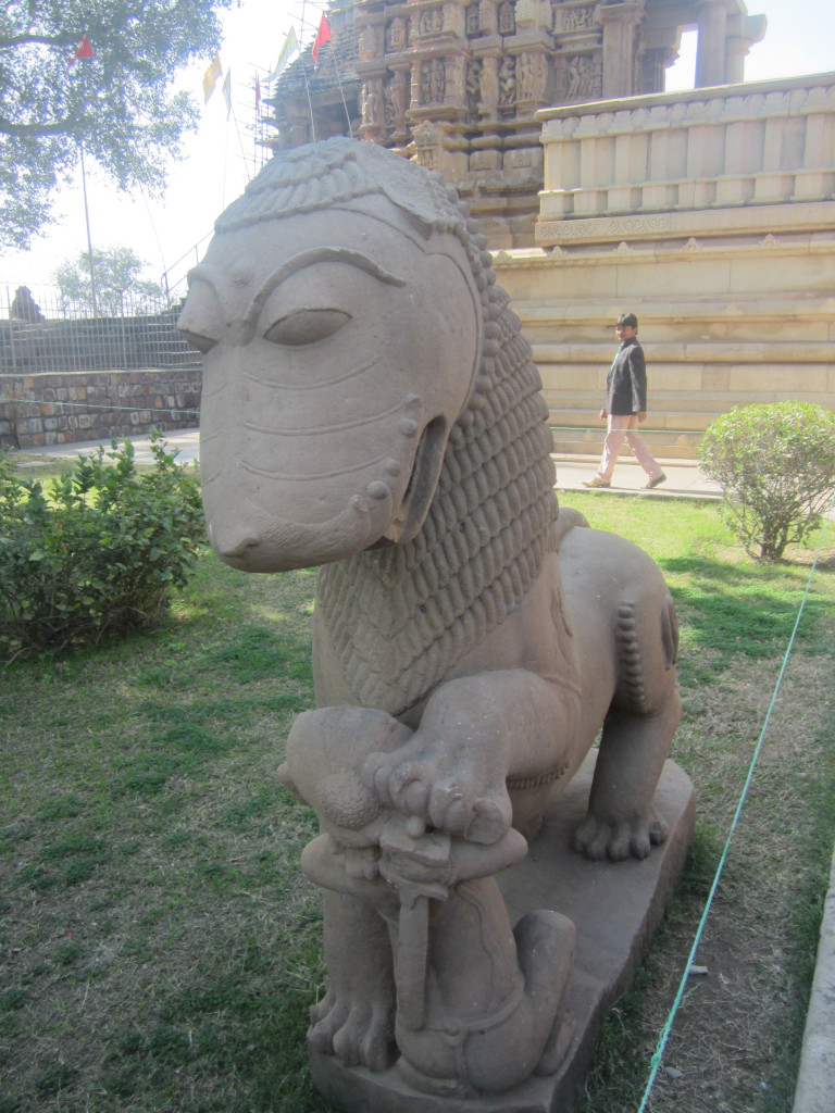 A sculpture of an Indian lion